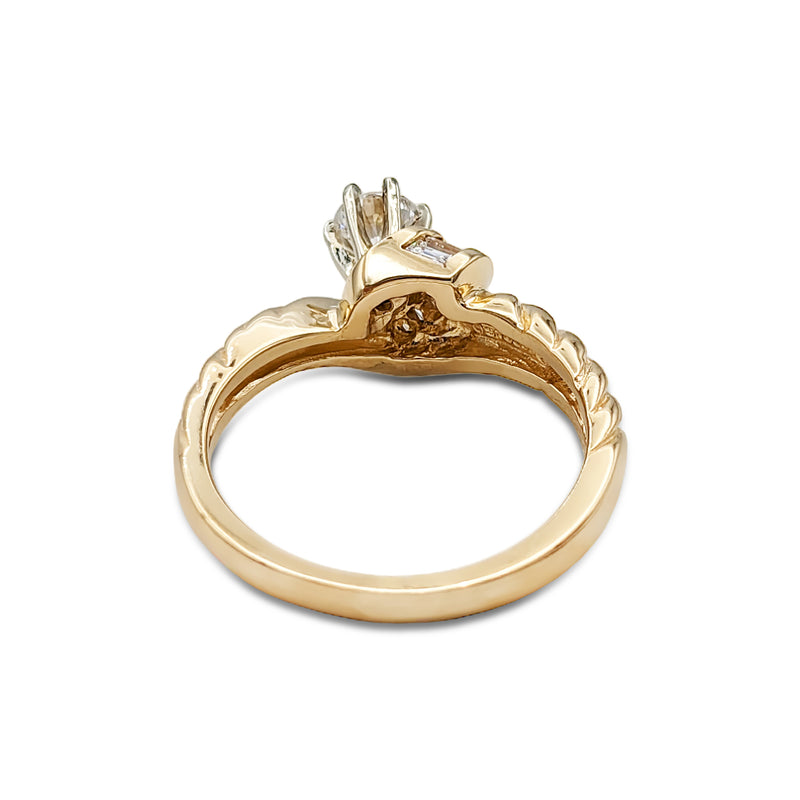Vintage 14 Karat Gold Heavy Rope Style Diamond Ring
