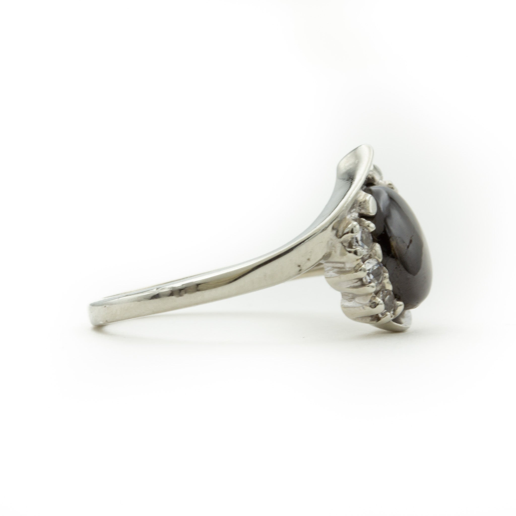 Vintage Dark Sapphire & Diamond 18ct Gold Cluster Ring – Ellibelle Jewellery